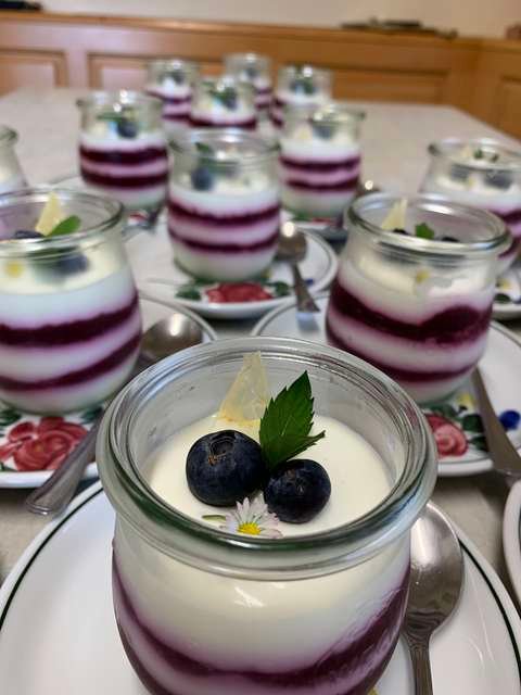 Hausgemachte Desserts im Glas